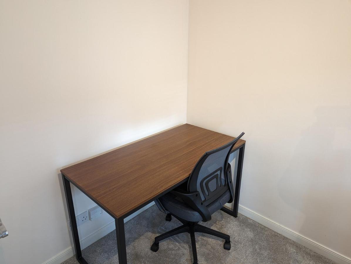 브로티페리 Great Location, Large 1 Bed Flat With Parking 아파트 외부 사진