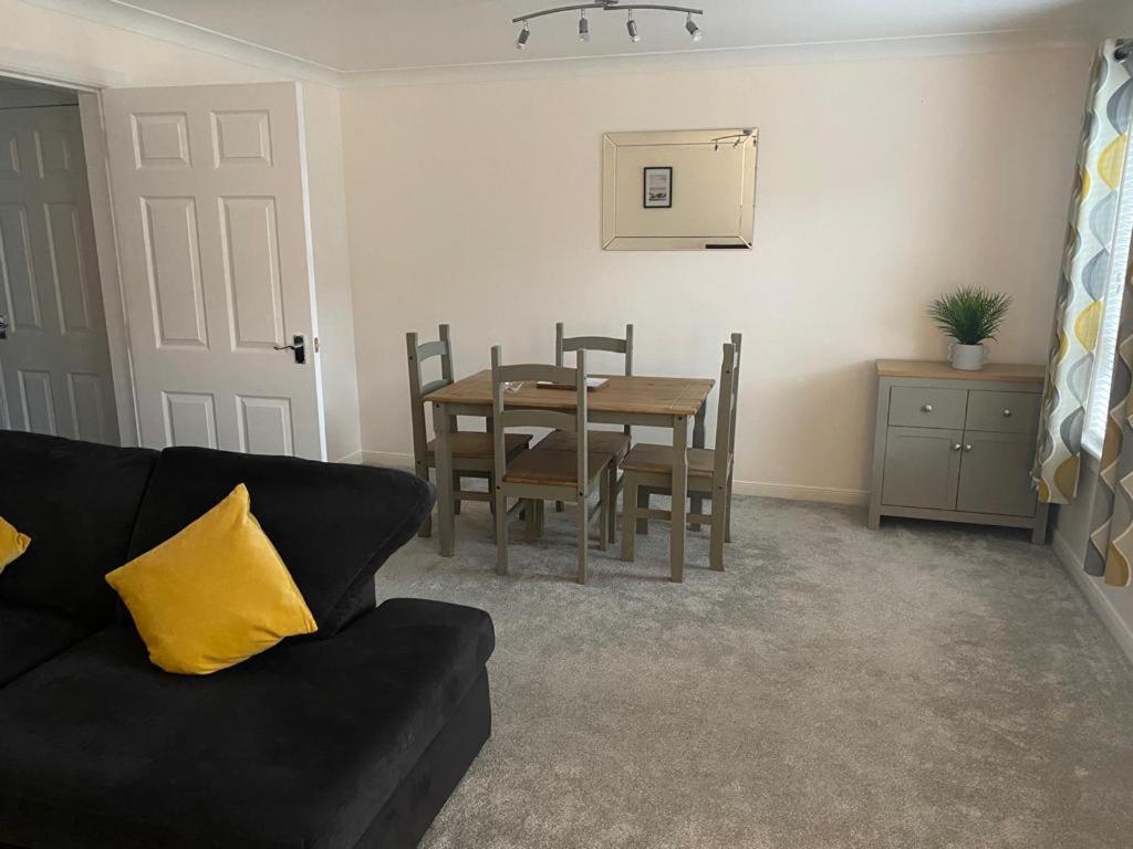 브로티페리 Great Location, Large 1 Bed Flat With Parking 아파트 외부 사진