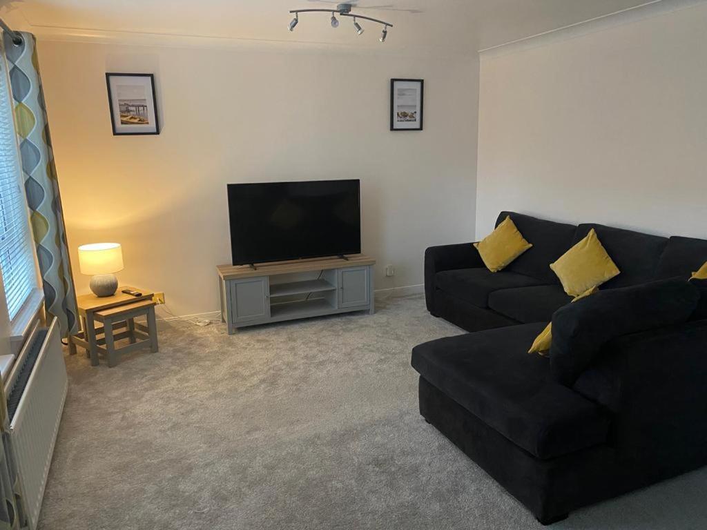 브로티페리 Great Location, Large 1 Bed Flat With Parking 아파트 외부 사진